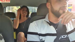 PRIMA SAFADA CAUSANT O EL SEU COSÍ VESTIT SEM CALCINHA E NOMÉS ENTRAR NA PICA