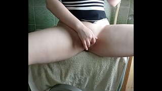 Қыз жуан задницей алады оргазм арналған кір жуғыш машинада және дірілдеткіштің