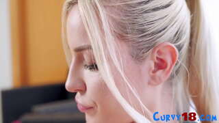 большие сиськи подростка трахаются с bbc