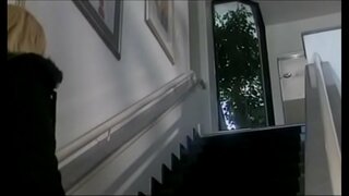 'N bert poeth a demtasiwn babe melyn gyda jygiau mawr Brittney Skye gwneud dude cymryd cawod i ddrilio ei