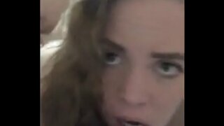 Slutwife deepthroats 고 걸리는 항문을 발행하기 전에 방귀는 동안 그것을 밖으로 커밍